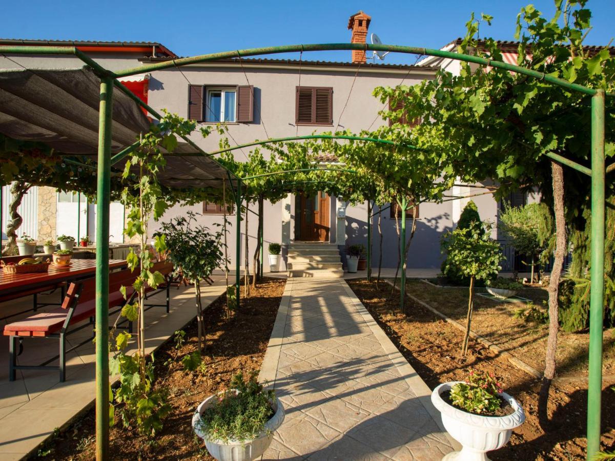 Apartment Olivia By Interhome Pićan Εξωτερικό φωτογραφία